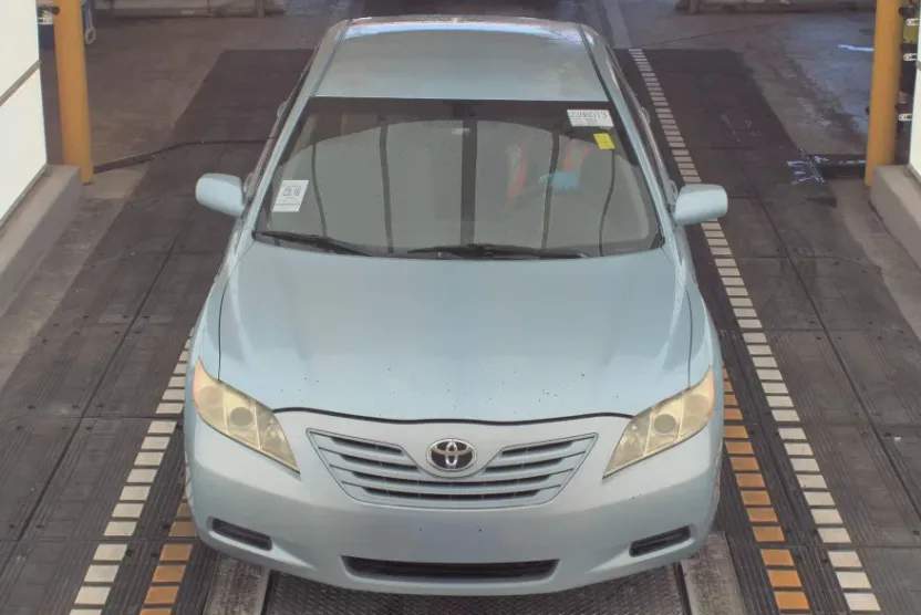 2009 Toyota Camry SE photo 1