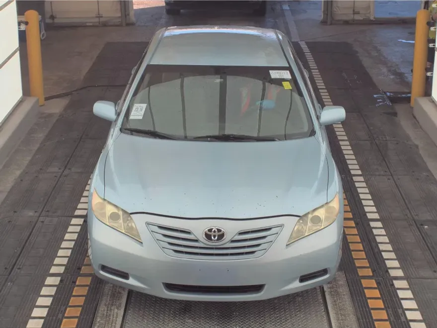 2009 Toyota Camry SE photo 1