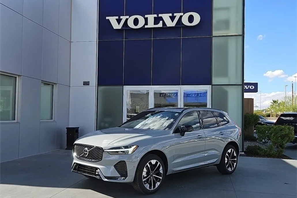 2026 Volvo XC60 B5 Plus photo 1