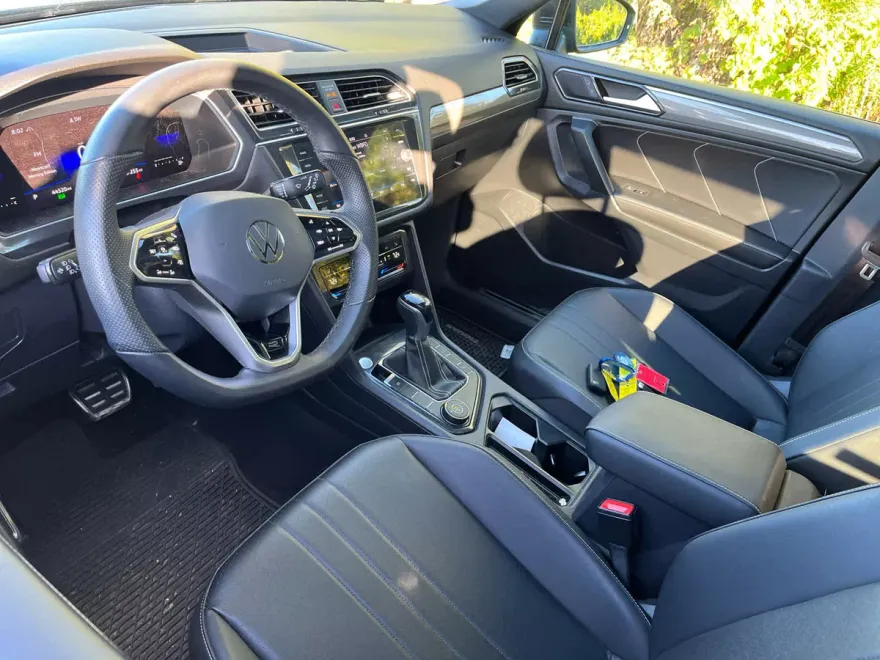 2022 Volkswagen Tiguan SE R-Line Black photo 1