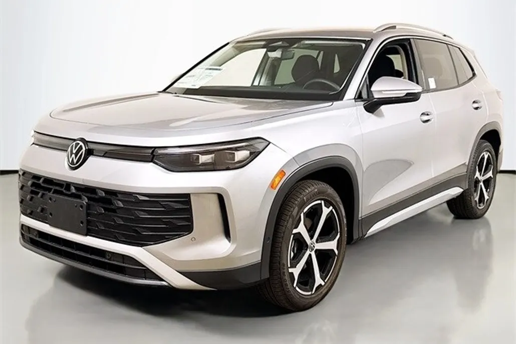 2025 Volkswagen Tiguan SE photo 1
