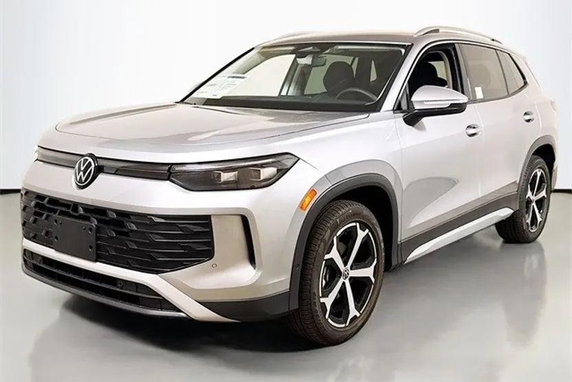 2025 Volkswagen Tiguan SE photo 1