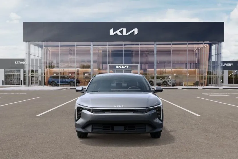 2025 Kia K4 LXS photo 1