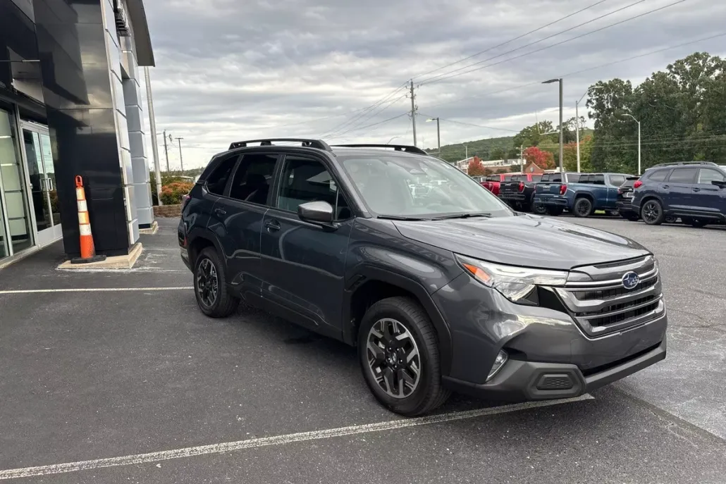2025 Subaru Forester Premium photo 1