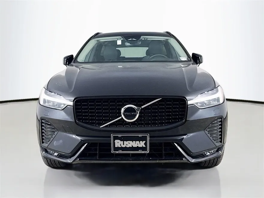 2025 Volvo XC60 B5 Core photo 1