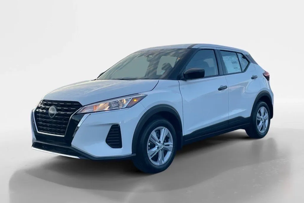 2025 Nissan Kicks Play S photo 1