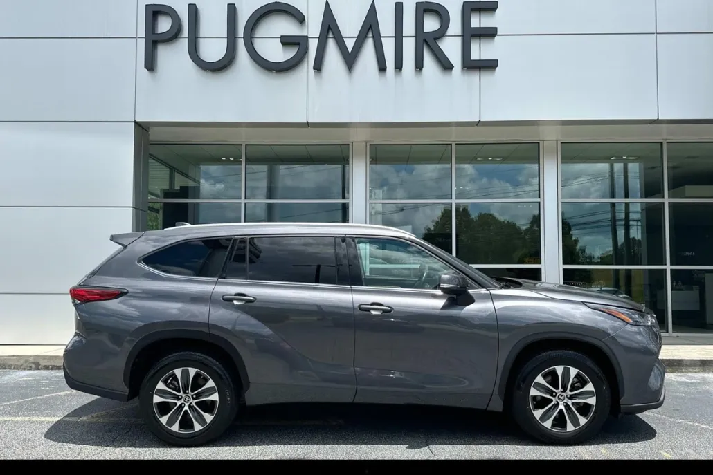 2022 Toyota Highlander XLE photo 1