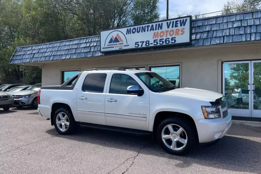 2011 Chevrolet Avalanche LTZ photo 1
