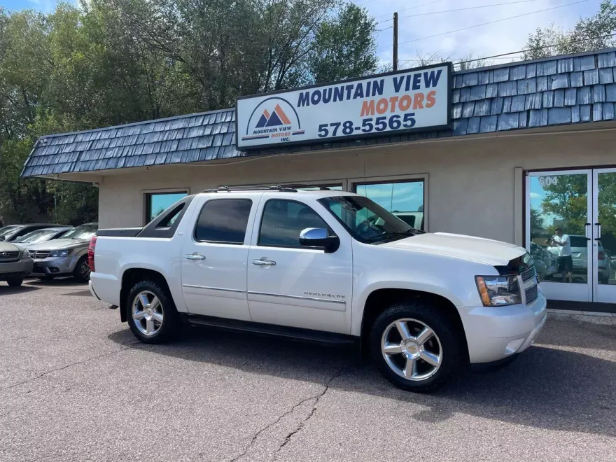 2011 Chevrolet Avalanche LTZ photo 1