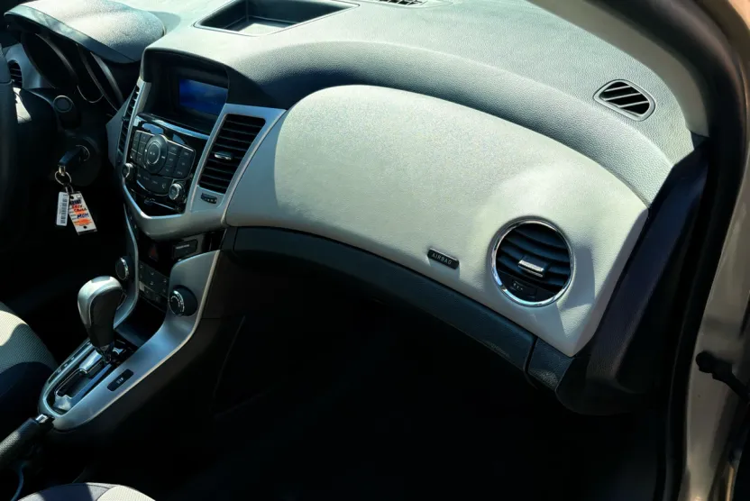 2014 Chevrolet Cruze LS photo 1