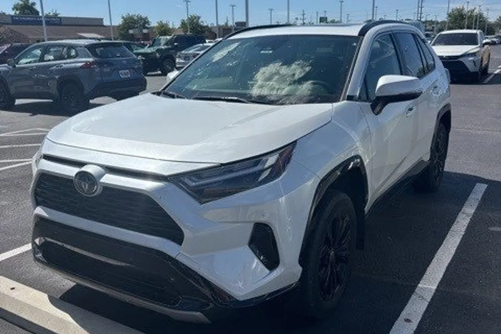2023 Toyota RAV4 Hybrid SE photo 1