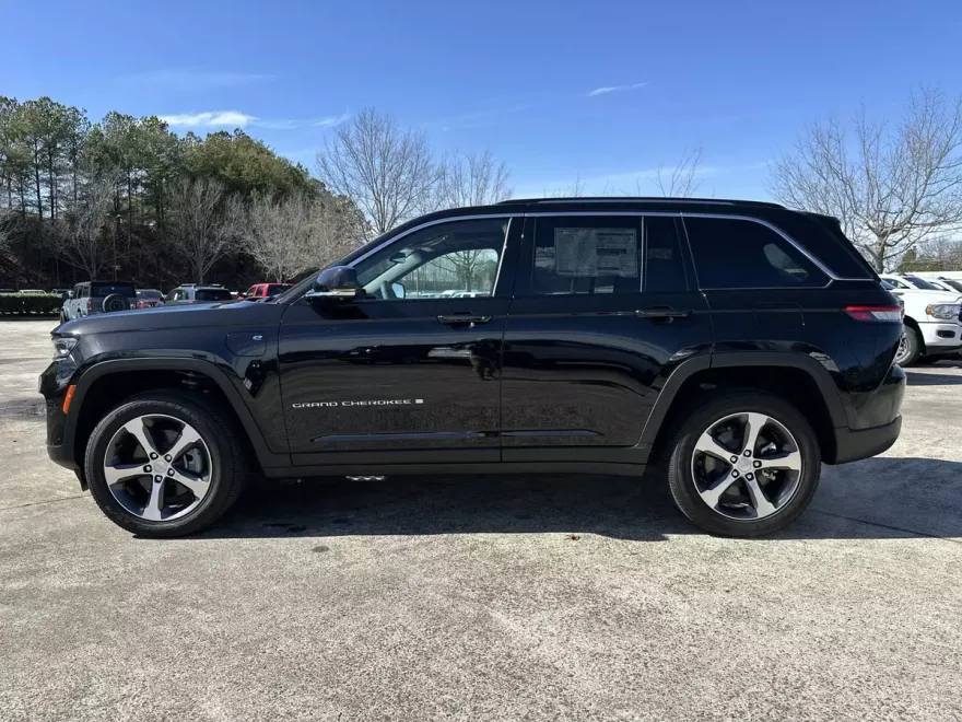2024 Jeep Cherokee photo 1