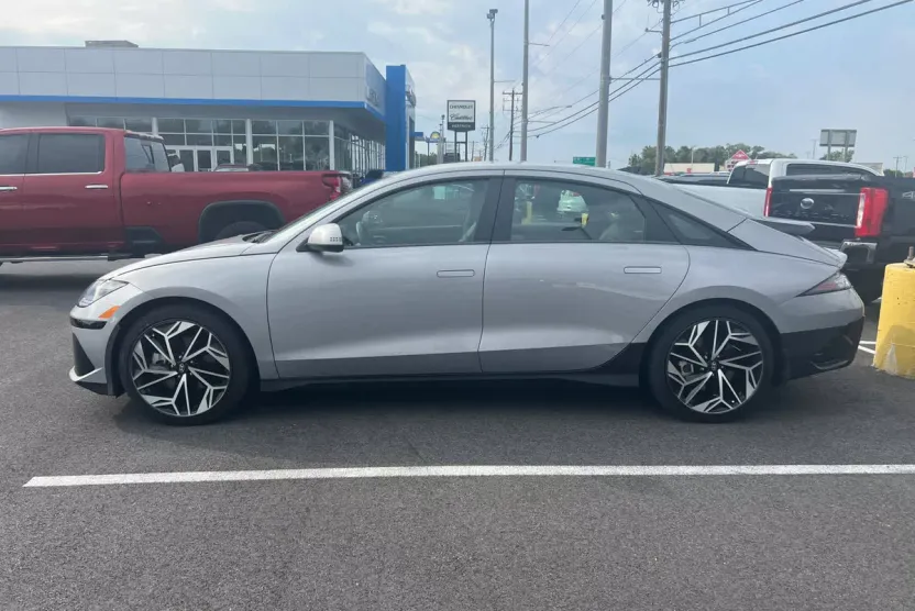 2023 Hyundai Ioniq 6 SEL photo 1