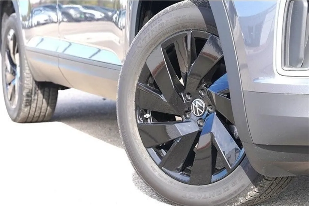 2025 Volkswagen Atlas SEL Premium R-Line photo 1