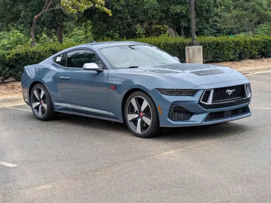 2025 Ford Mustang GT Premium photo 1