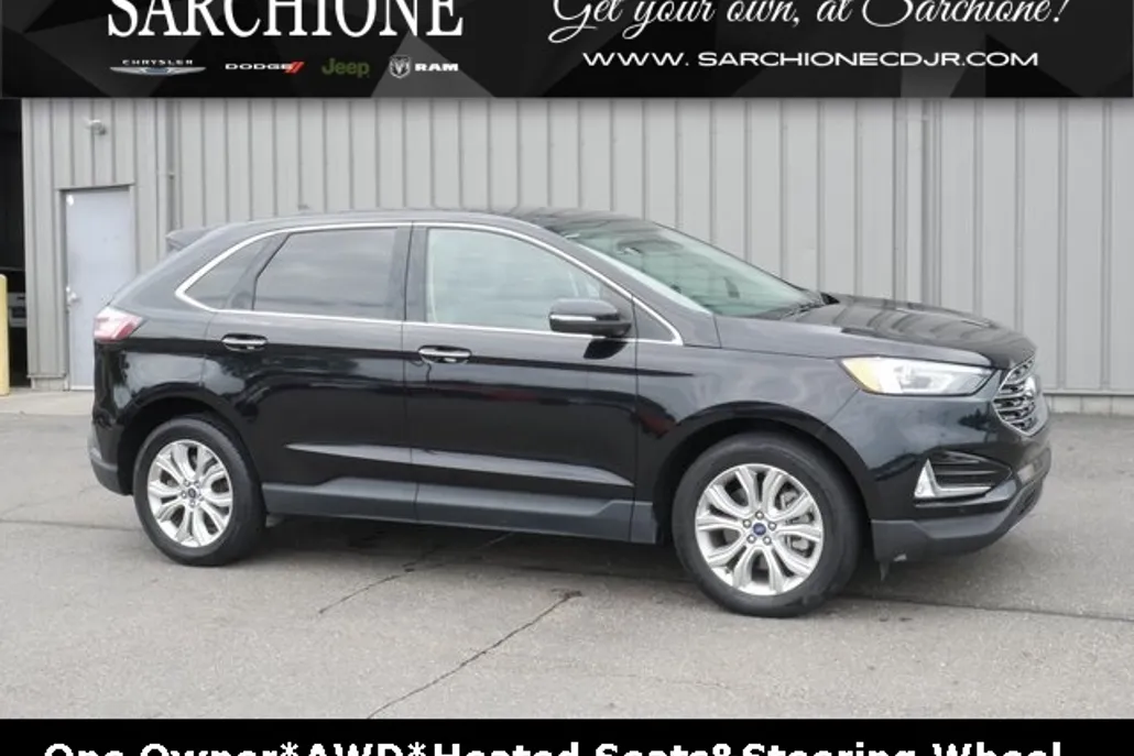 2022 Ford Edge Titanium photo 1
