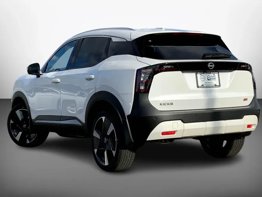 2025 Nissan Kicks SR photo 2