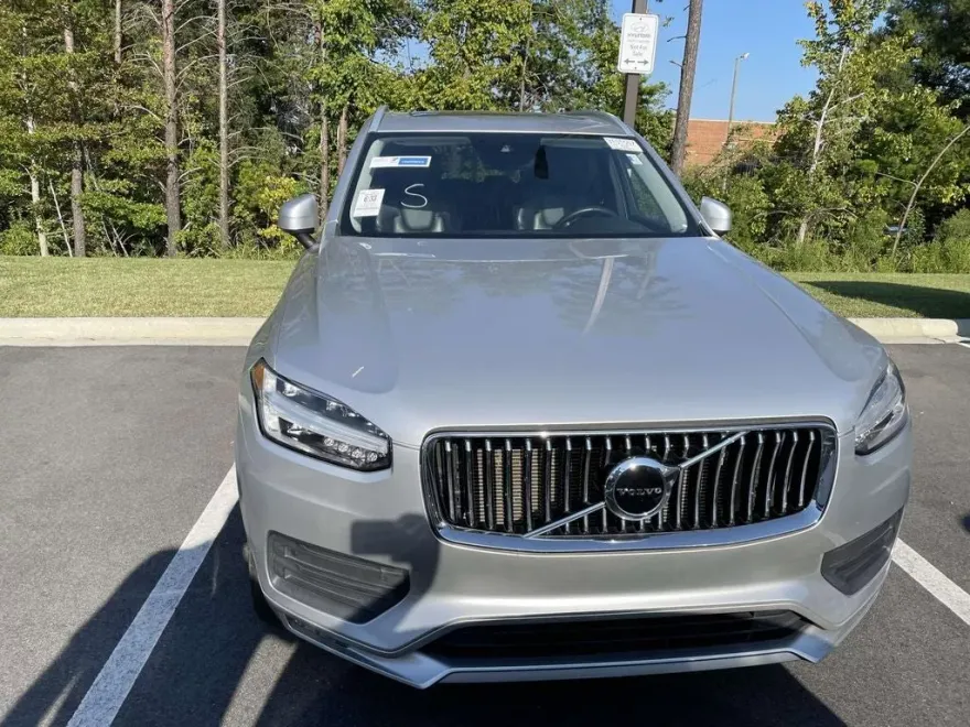 2020 Volvo XC90 T6 Momentum photo 1