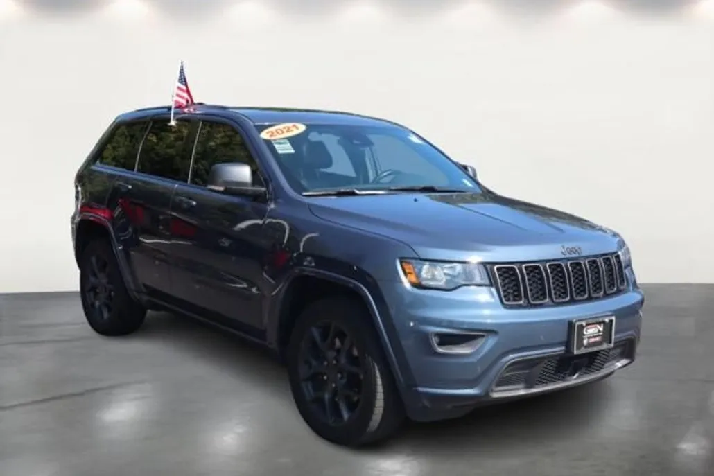 2021 Jeep Grand Cherokee Anniversary Edition photo 1