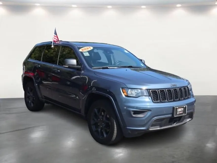 2021 Jeep Grand Cherokee Anniversary Edition photo 1