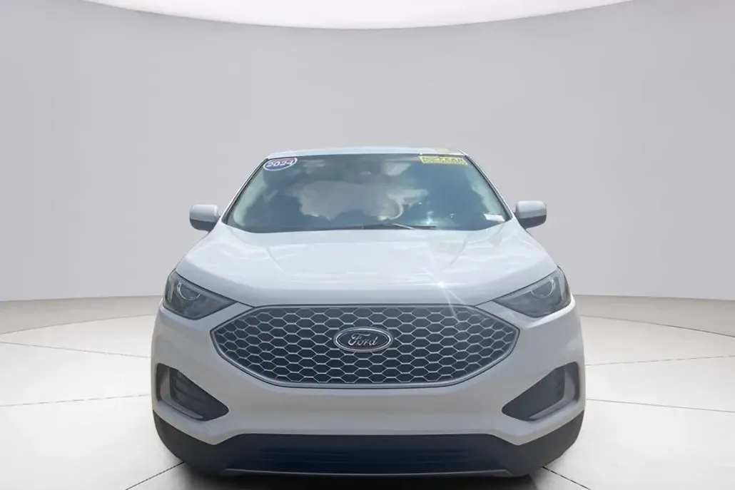 2024 Ford Edge SEL photo 1