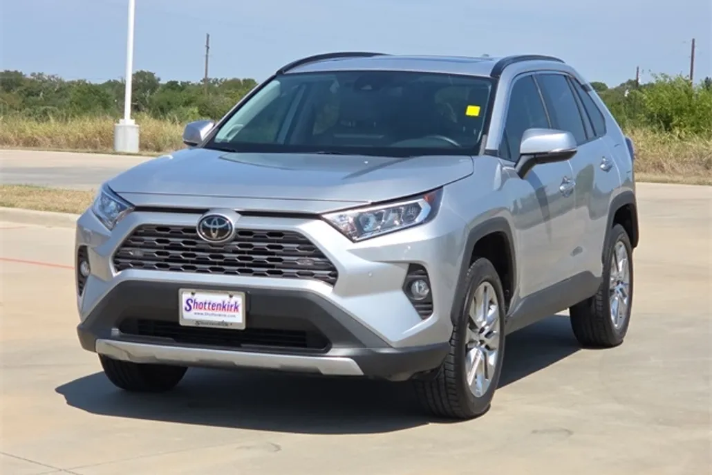 2020 Toyota RAV4 XLE Premium photo 1