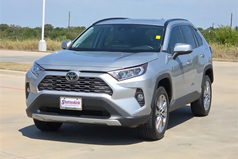 2020 Toyota RAV4 XLE Premium photo 1