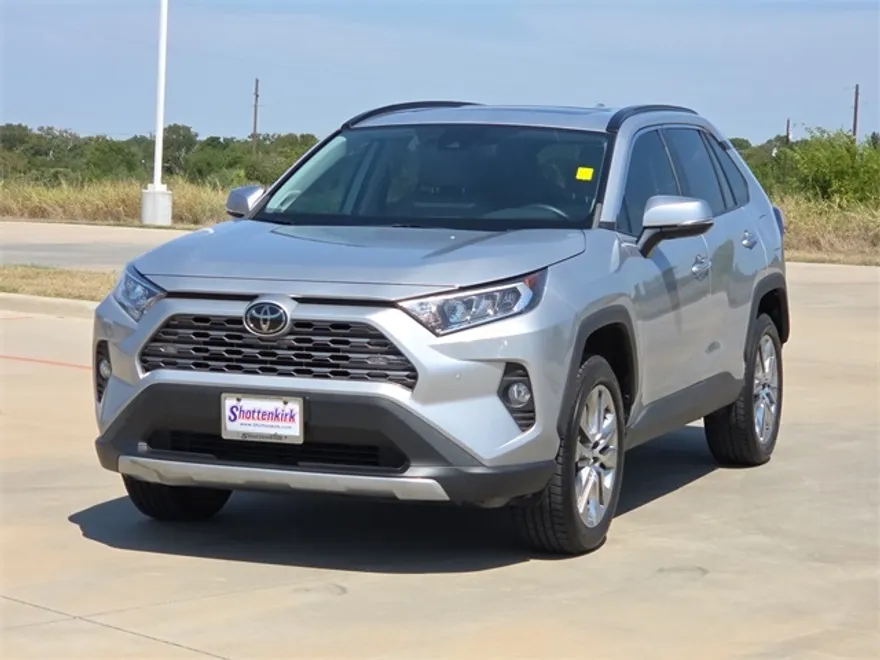 2020 Toyota RAV4 XLE Premium photo 1