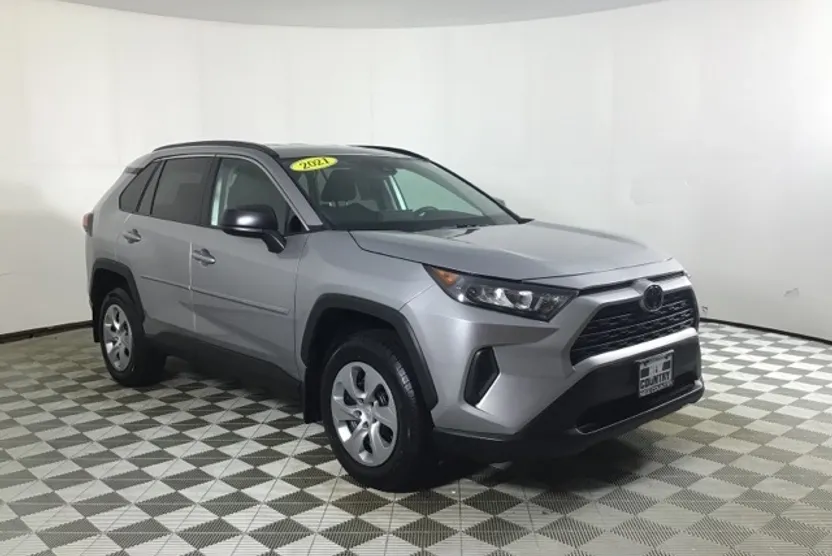 2021 Toyota RAV4 LE photo 1