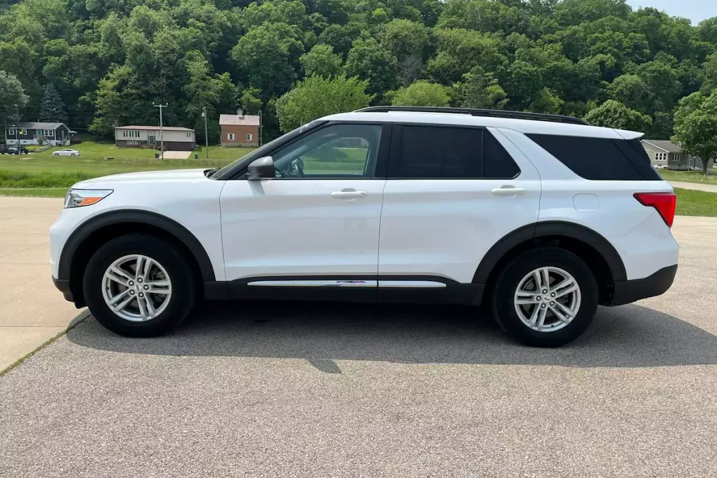 2021 Ford Explorer XLT photo 1