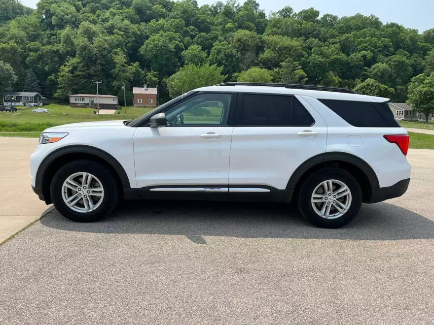 2021 Ford Explorer XLT photo 1