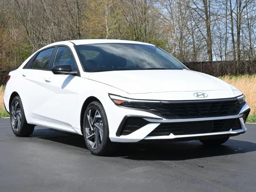 2025 Hyundai Elantra SEL Sport photo 1
