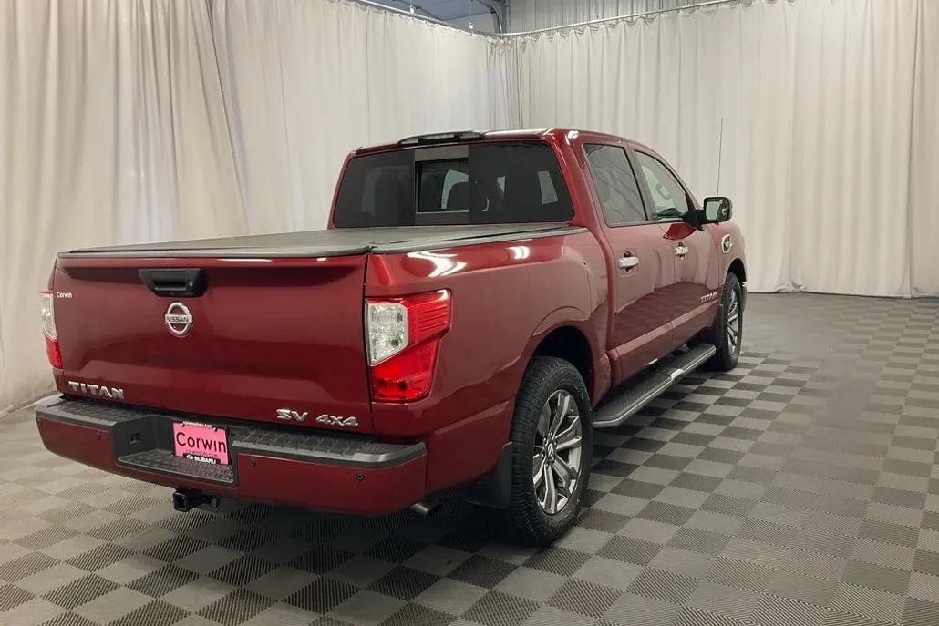 2017 Nissan Titan SV photo 1