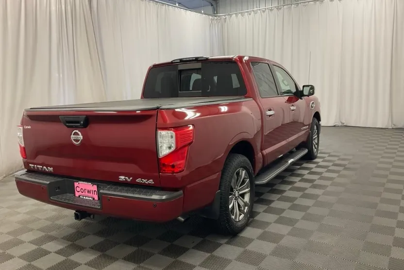 2017 Nissan Titan SV photo 1