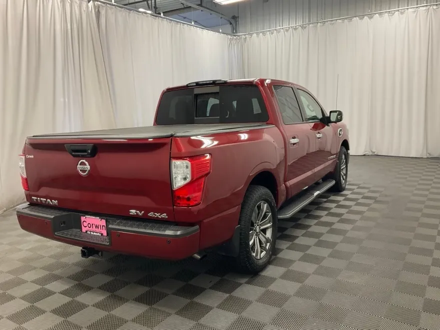 2017 Nissan Titan SV photo 1