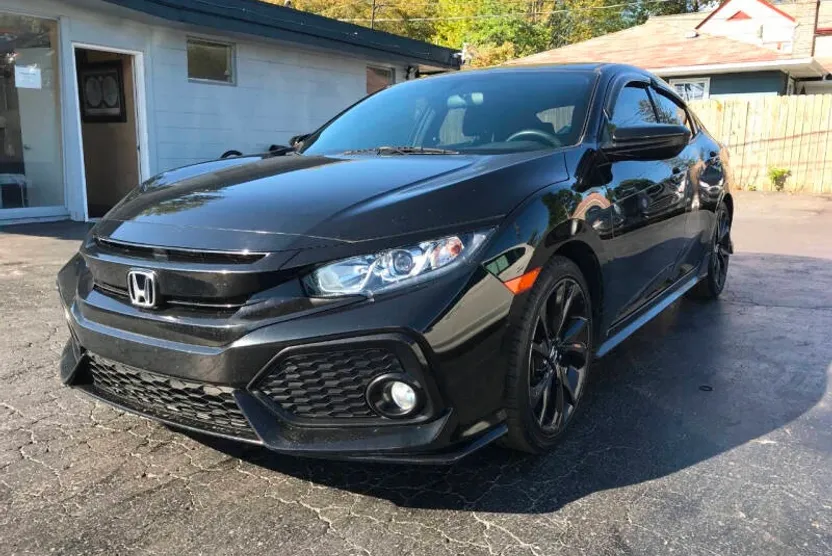 2018 Honda Civic Sport Hatchback photo 1