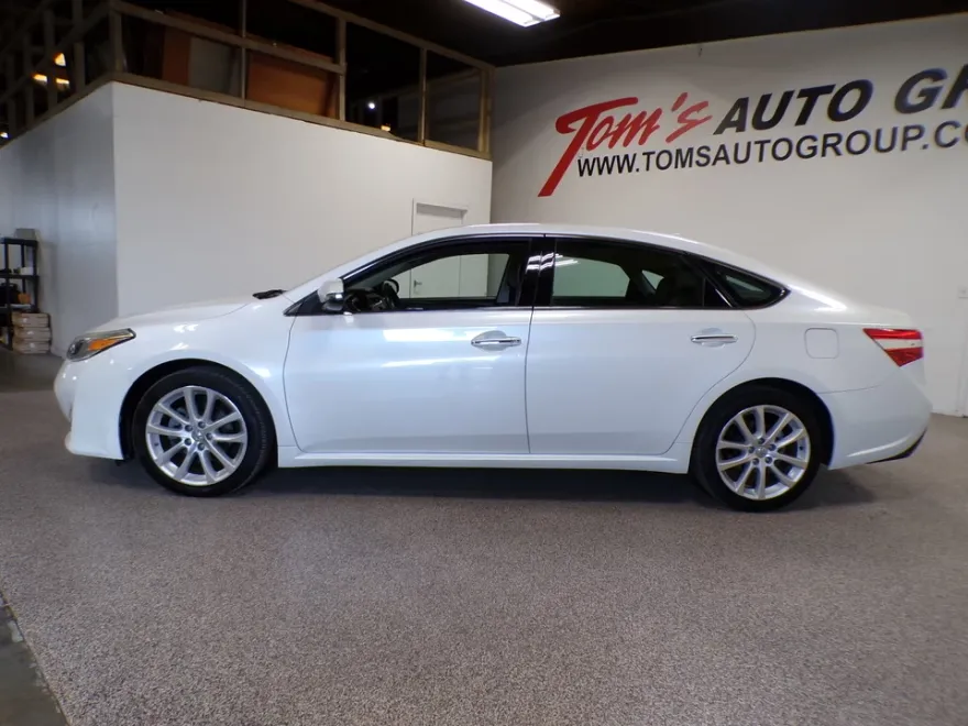 2013 Toyota Avalon Limited photo 1