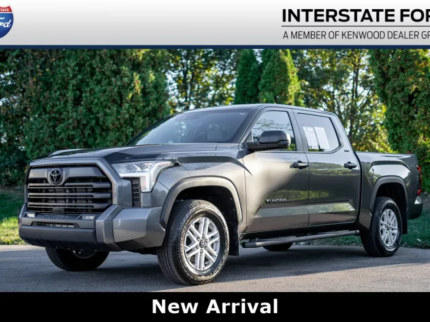2025 Toyota Tundra SR5 CrewMax photo 1