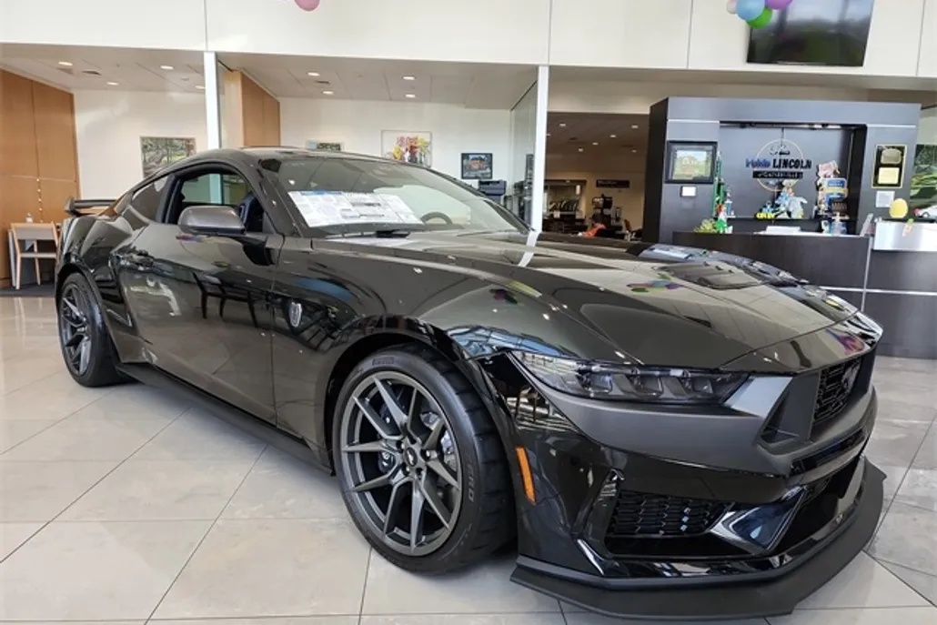 2024 Ford Mustang Dark Horse Premium photo 1