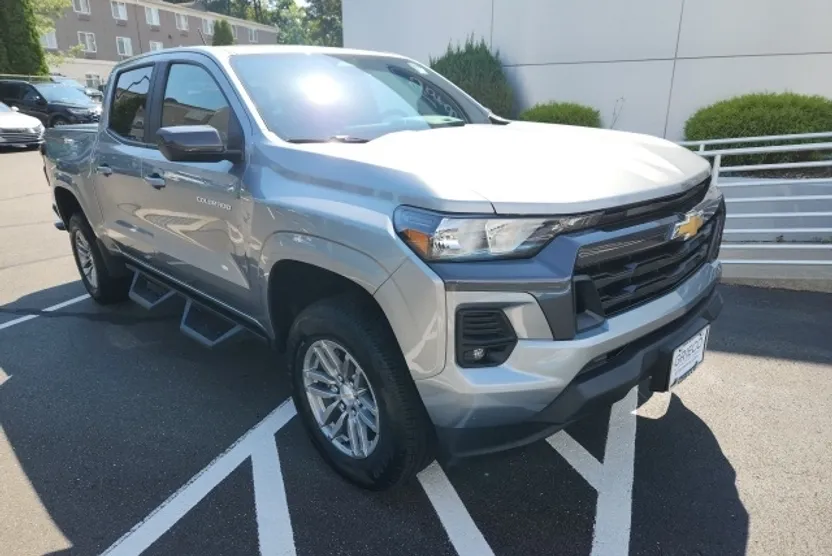 2023 Chevrolet Colorado LT photo 1
