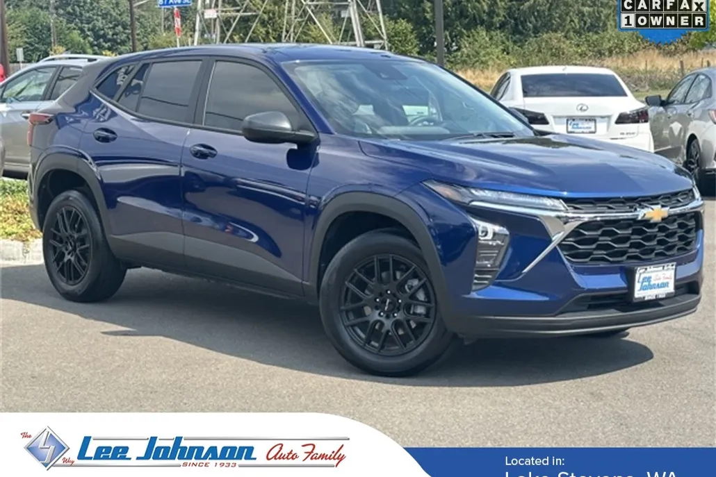 2024 Chevrolet Trax LS photo 1