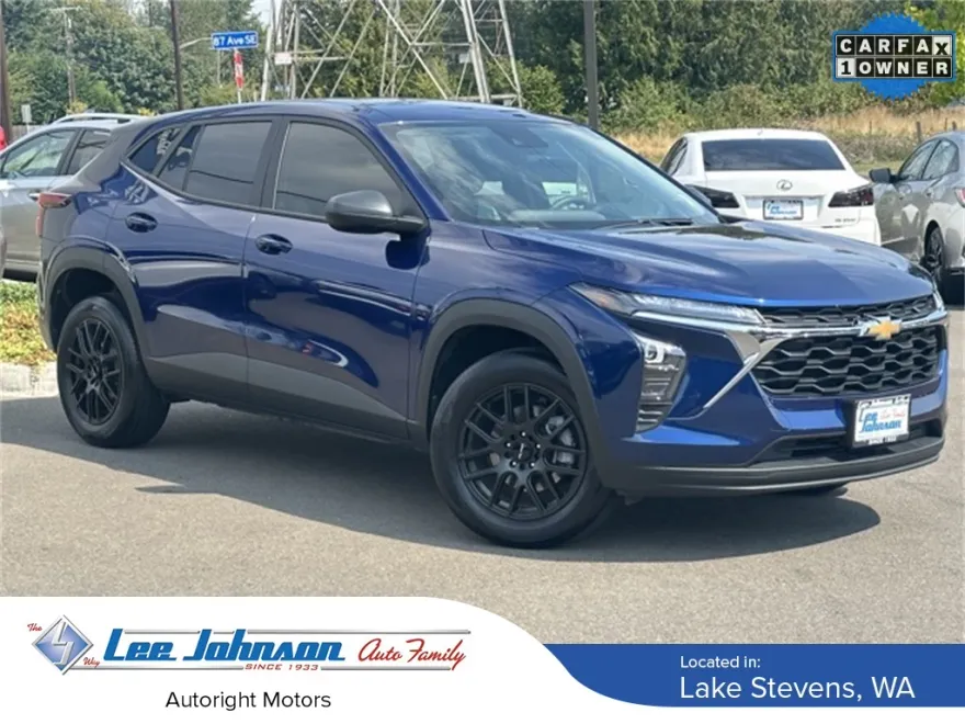 2024 Chevrolet Trax LS photo 1