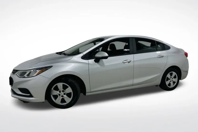 2017 Chevrolet Cruze LS photo 1
