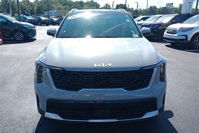 2025 Kia Sorento S photo 1