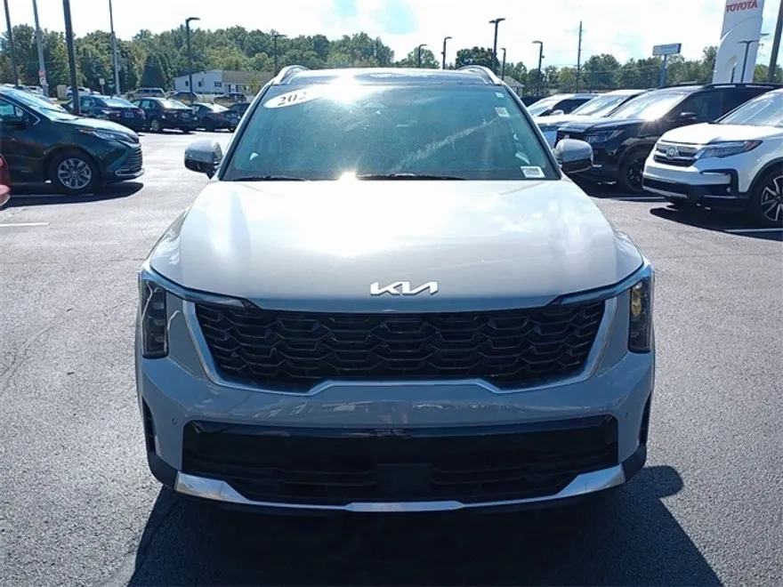 2025 Kia Sorento S photo 1