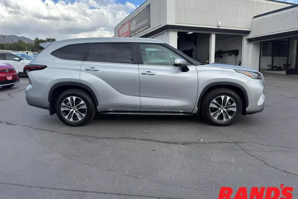 2024 Toyota Highlander Hybrid XLE photo 1