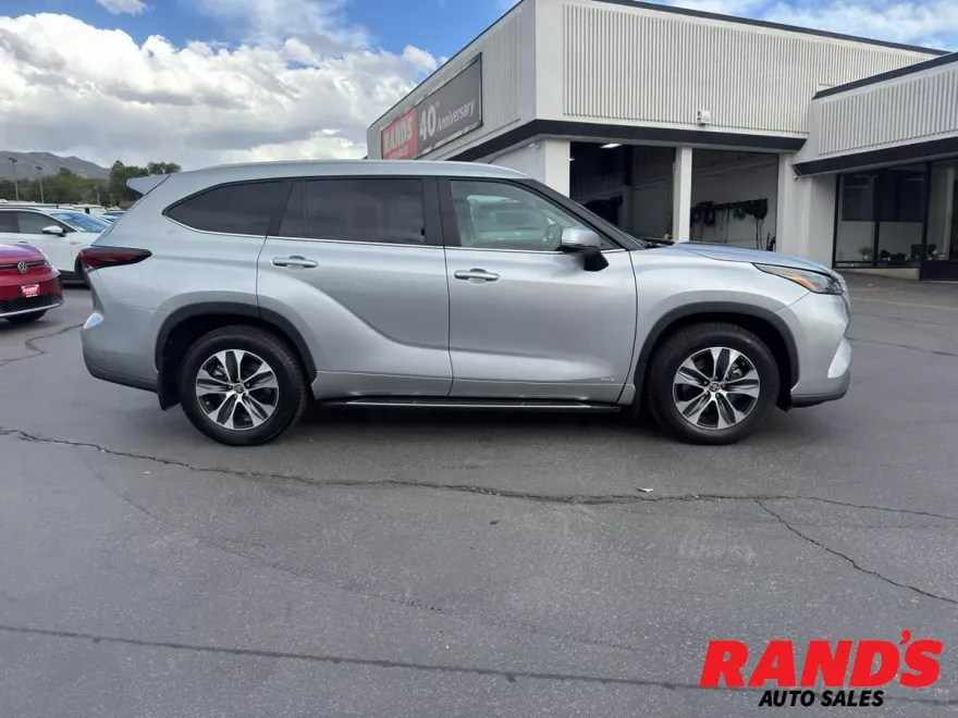 2024 Toyota Highlander Hybrid XLE photo 1