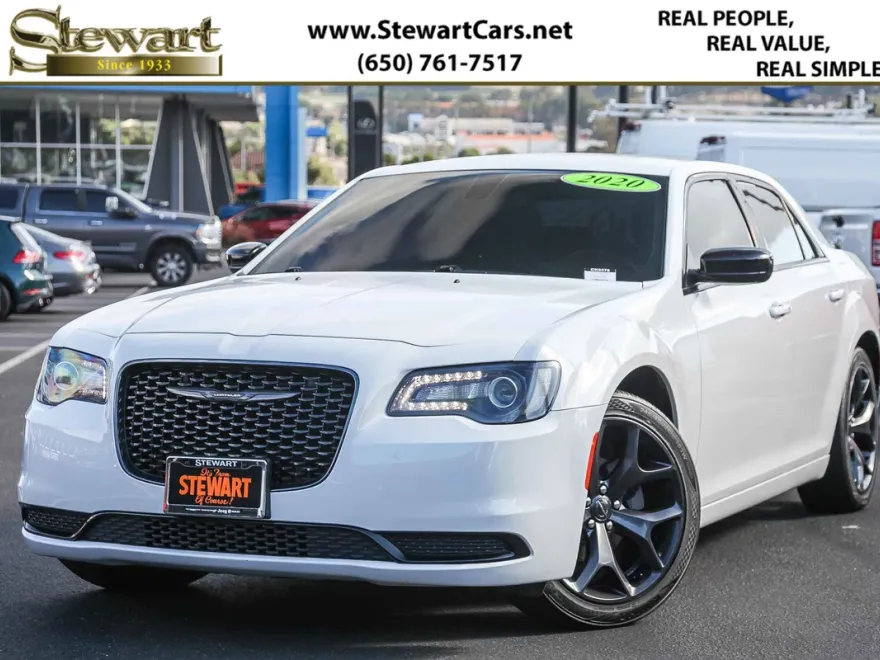 2020 Chrysler 300 Touring Limited photo 1