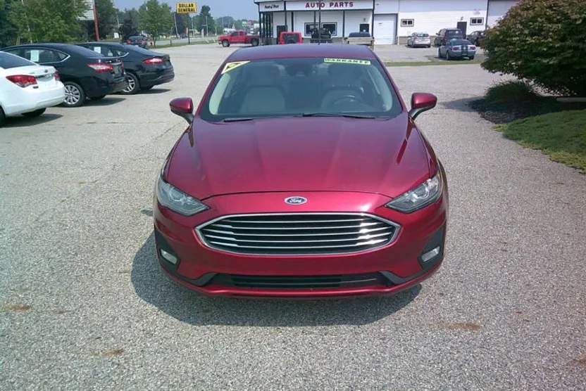 2019 Ford Fusion SE photo 1