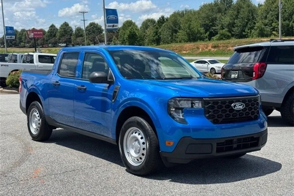 2025 Ford Maverick XL photo 1